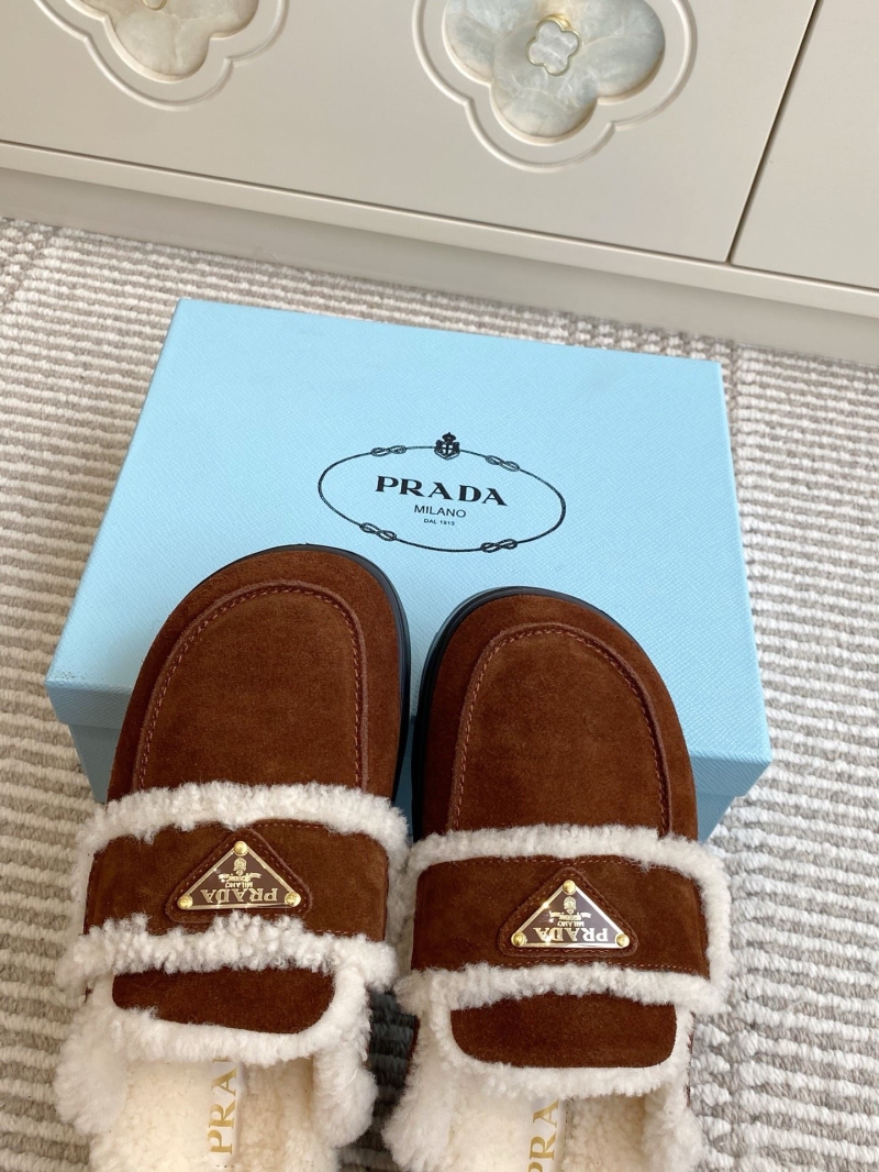 Pra*a slippers